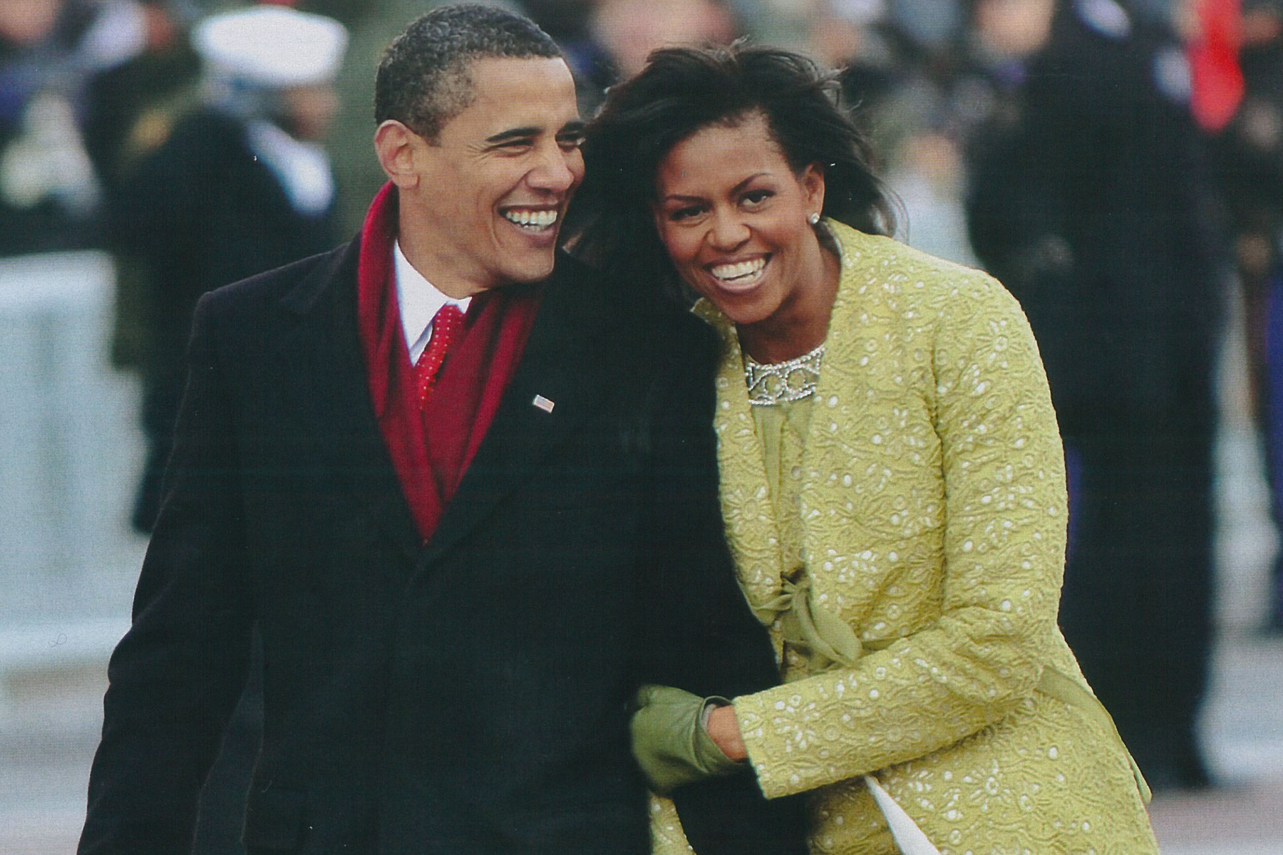 Forster Willi Stickerei im Obama Presidential Center in Chicago Juli 2026 – Mit der Eröffnung des Obama Presidential Centers in Chicago wird das von Michelle Obama zur Amtseinführung 2009 getragene Kleid von Isabel Toledo mit Stickereien von Forster Willi Teil der Dauerausstellung.  Zur Medienmitteilung