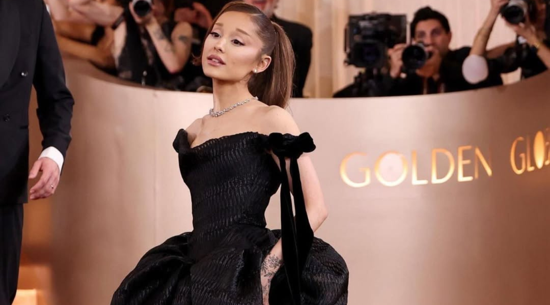 Press release  Forster Willi on the Red Carpet at the Golden Globes St. Gallen, January 2026 – Glamour, grand entrances, and international stars: Swiss textile artistry took center stage at this year’s Golden Globe Awards. Several global celebrities, including Ariana Grande and Jennifer Lopez, dazzled in creations by renowned fashion houses such as Vivienne Westwood, Louis Vuitton, and Yves Saint Laurent, all elevated with the delicate embroidery of Forster Willi.  Singer and actress Ariana Grande in a Forster Willi creation for Vivienne Westwood: See images Singer and actress Jennifer Lopez in a 2003 archival Jean Louis Scherrer piece with Forster Willi embroidery: See images Singer and actress Zoë Kravitz in a Forster Willi embroidery for Yves Saint Laurent: See images Singer and rapper Lalisa Manobal wearing Forster Willi embroidery for Louis Vuitton at a pre-Golden Globes dinner: See images Actress Jennifer Connelly wearing Forster Willi embroidery for Louis Vuitton at a pre-Golden Globes dinner: See images Selected Media Coverage  - LEADER  - Swiss Textiles
